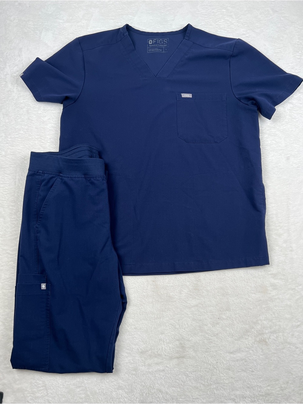 FIGS Men’s Scrub Set Navy Chisec Top L Axim Cargo Pants M